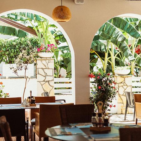 Royal Blue Hotel Dhërmi Екстериор снимка