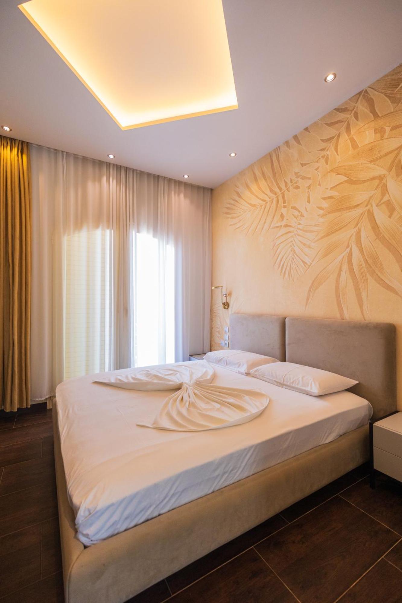 Royal Blue Hotel Dhërmi Екстериор снимка
