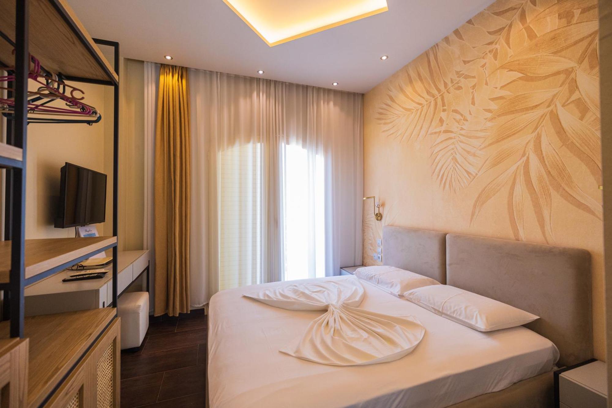 Royal Blue Hotel Dhërmi Екстериор снимка