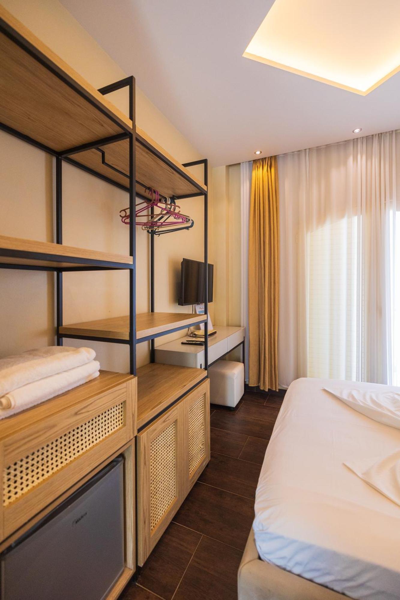 Royal Blue Hotel Dhërmi Екстериор снимка