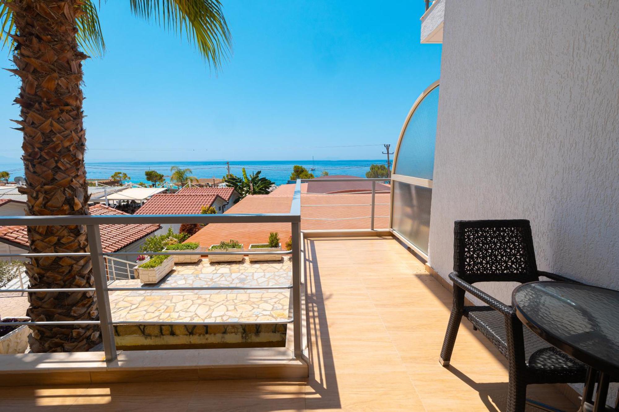 Royal Blue Hotel Dhërmi Екстериор снимка