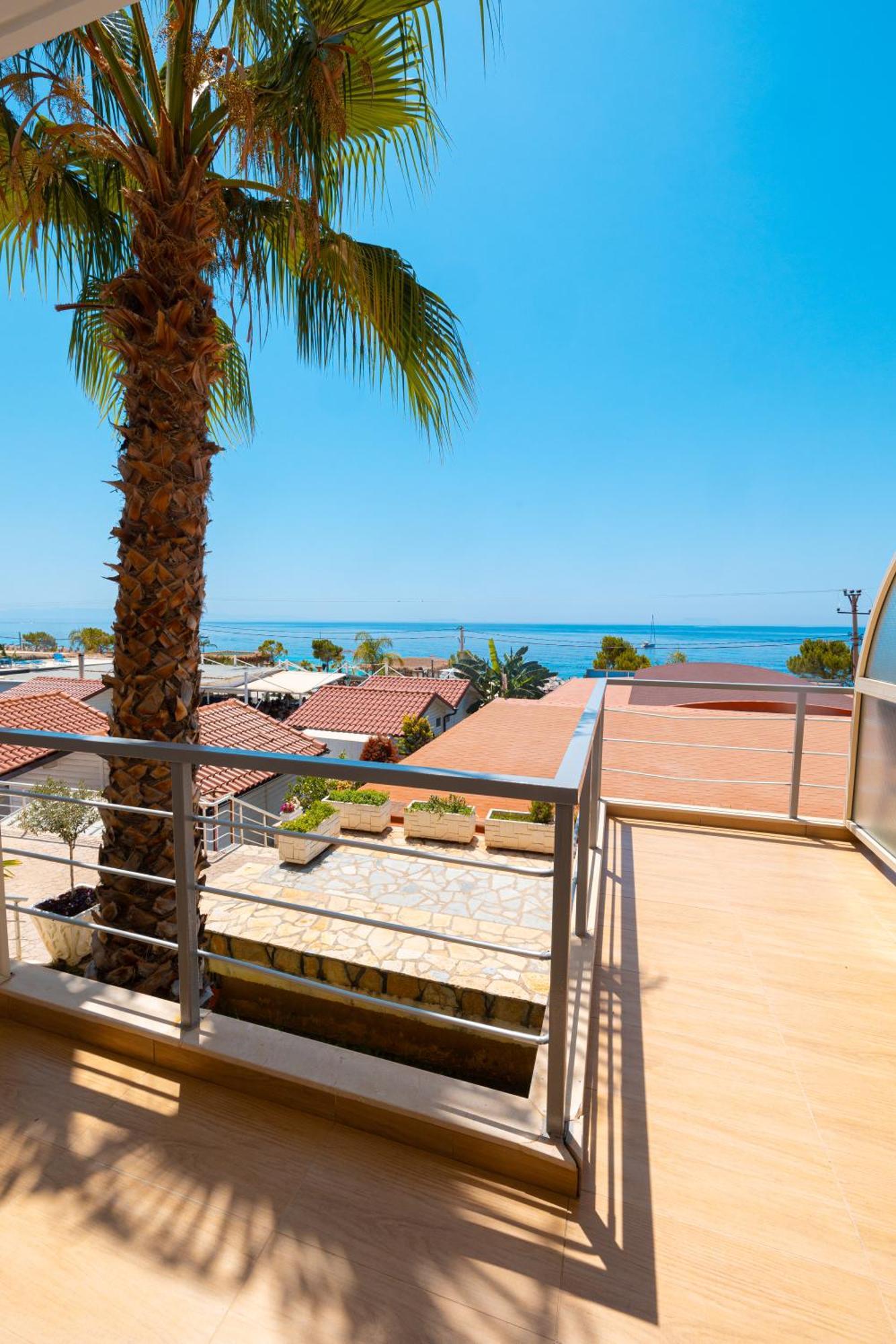 Royal Blue Hotel Dhërmi Екстериор снимка