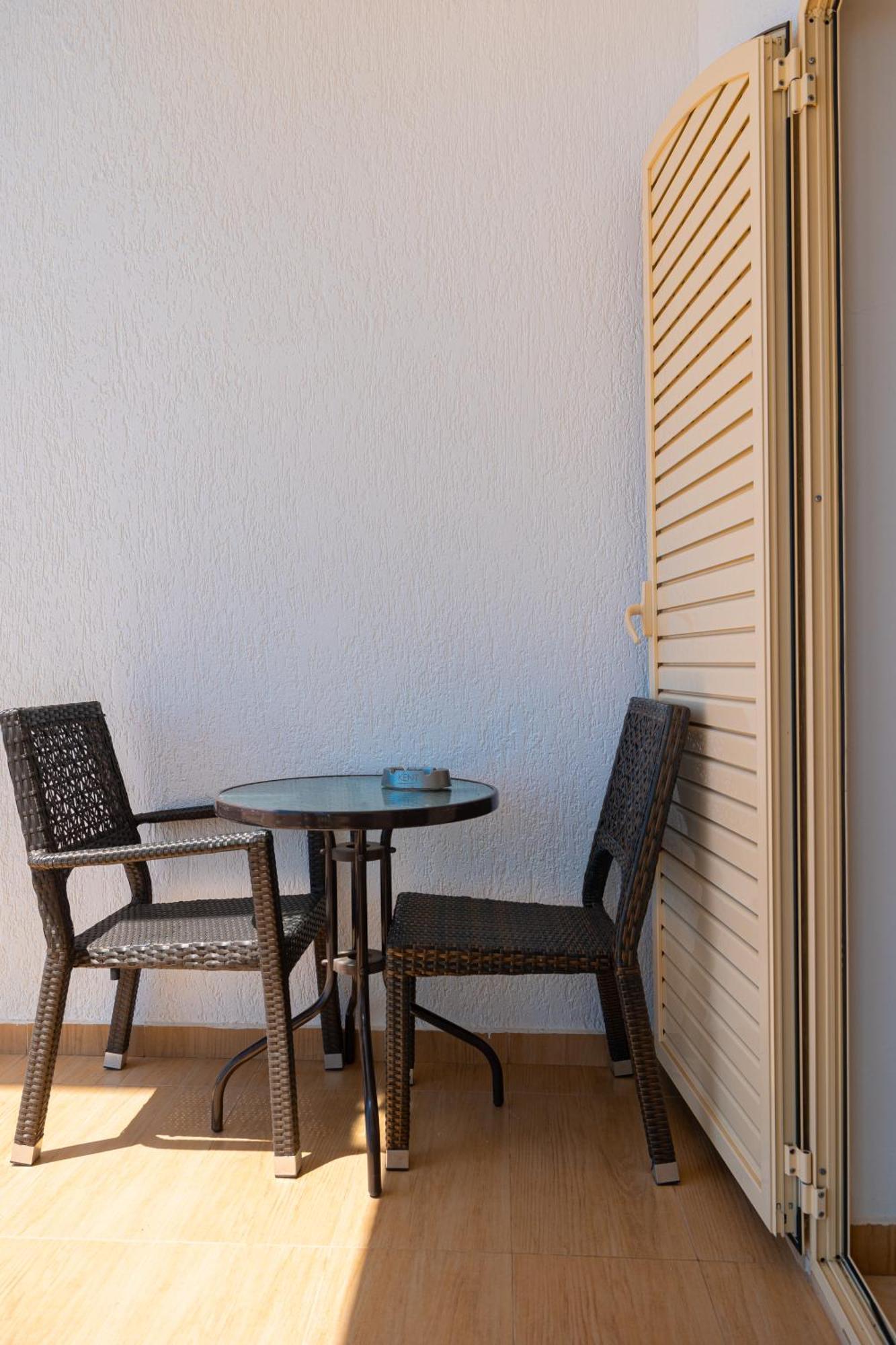 Royal Blue Hotel Dhërmi Екстериор снимка