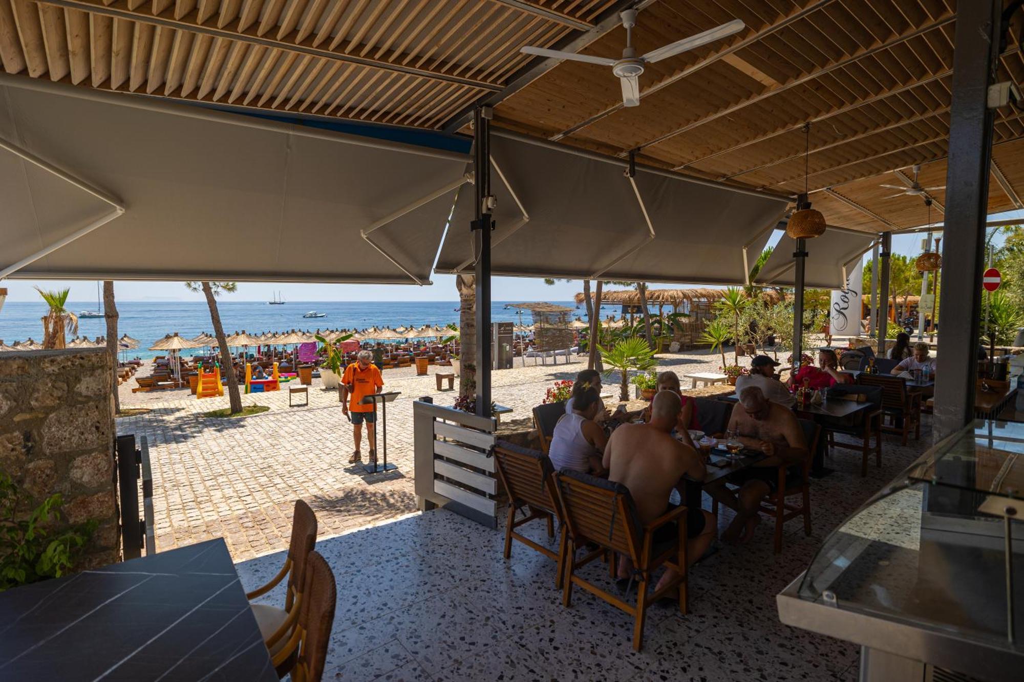 Royal Blue Hotel Dhërmi Екстериор снимка