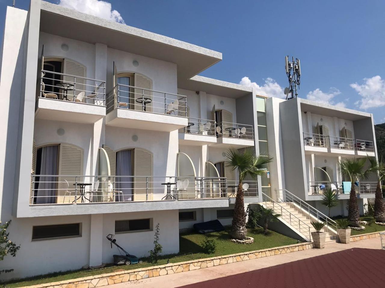 Royal Blue Hotel Dhërmi Екстериор снимка